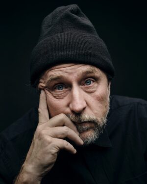 Bjarne Mädel Instagram - Definitely one of the nicest photo sessions I’ve ever had with an actor. I truly appreciate @bjarnemaedel work on screen and his debut films as a director. He possesses a unique and individual style, and I’m eagerly looking forward to his upcoming projects. Thank you, Bjarne!

#bjarnemädel #actor #schauspieler #regisseur #director #germanactor #ernie #portrait #portraitphotography #phaseonecamera #portraits