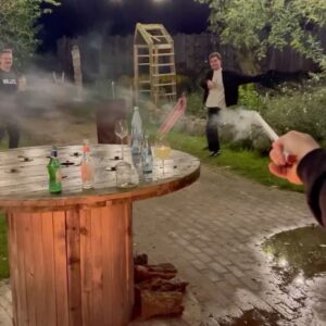 Bjarne Mädel Instagram - Gestern war ein ganz besonderer Abend. Wir haben zusammen mit vielen tollen Menschen die letzte Folge Road to Bruno geschaut, die heute Abend um 19 Uhr auf youtube erscheint. Damit ist eine unfassbare Reise abgeschlossen und eine neue beginnt. Ich bin gespannt was ihr dazu sagt und freu mich dieses Abenteuer mit euch allen zu teilen! Vielen Dank an alle die da waren ❤️ Das hat Spaß gemacht!