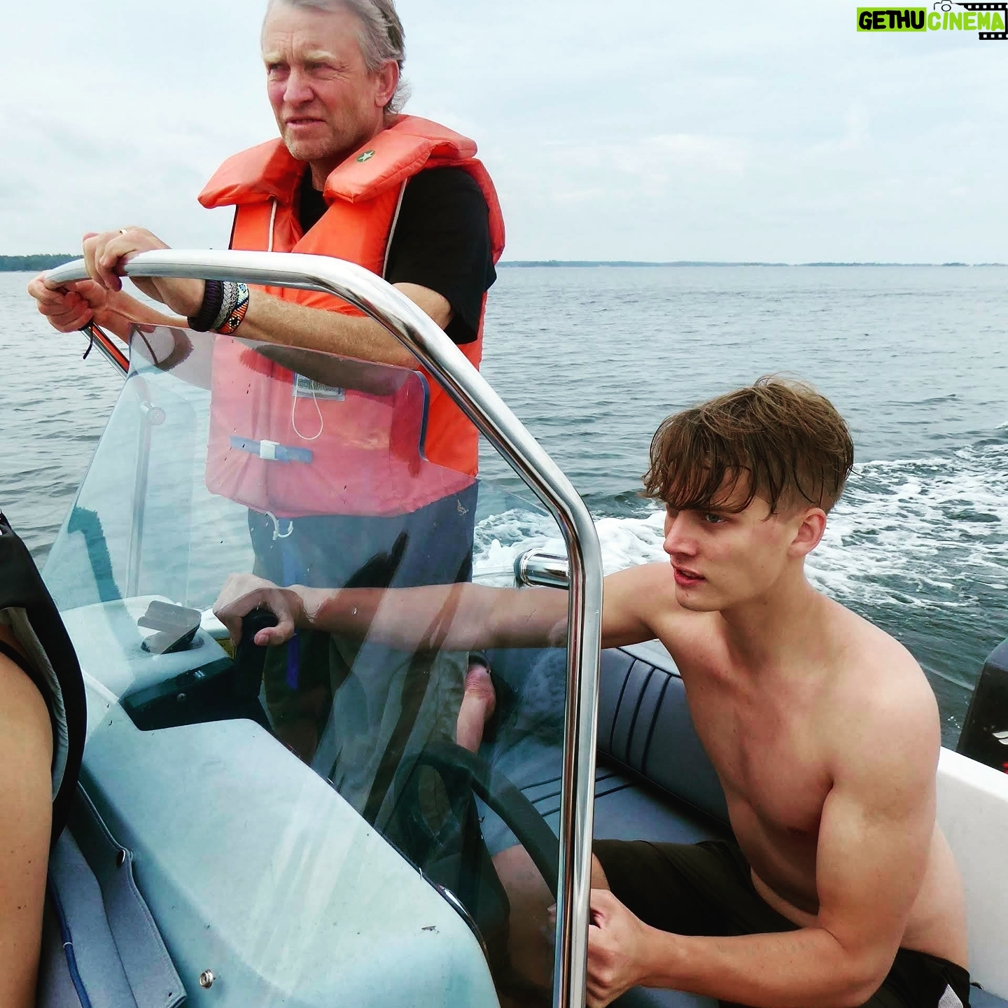 Björn Mosten - 35K Likes - navigating shallow waters