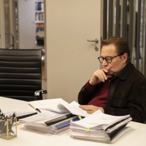 Björn Mosten Instagram - Kärlek och Anarki släpps på Netflix 4 nov ☀️ mindre än 50 dagar kvar alltså
@netflixnordic
