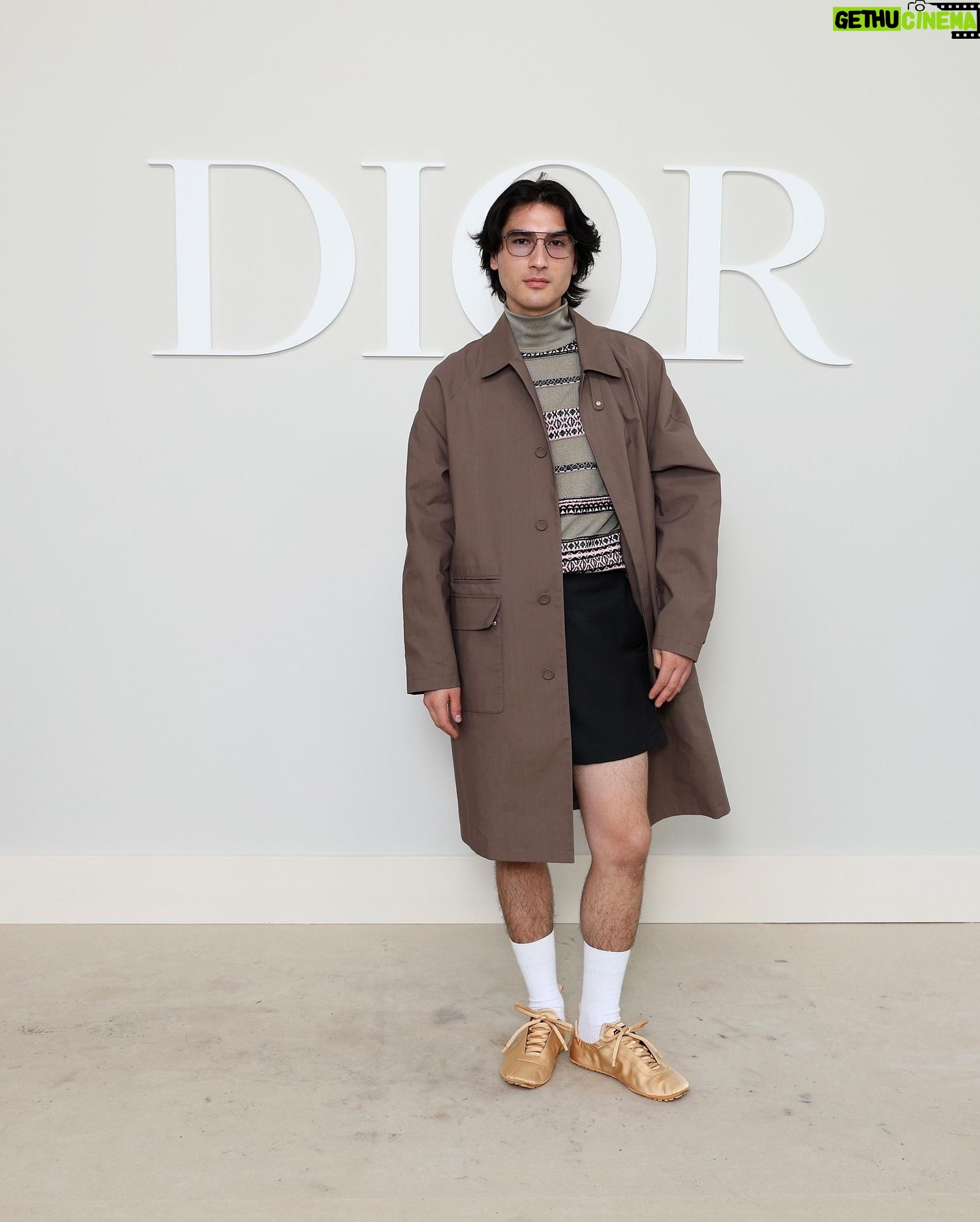 Blake Abbie - 3 Likes - merci @dior and @mrkimjones!
so excited to see @hyltonnel’s artwork blown up on the runway. In Kim’s issue of @amagazinecuratedby Hylton invited us into his home and studio — and even made a ceramic ‘H’ bowl for us! I am so happy Hylton made the trip from South Africa and to have been able to meet!
感谢 to @chinawintour too for making me 帅.