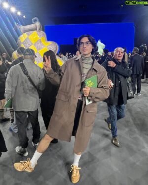 Blake Abbie Instagram - merci @dior and @mrkimjones! 

so excited to see @hyltonnel’s artwork blown up on the runway. In Kim’s issue of @amagazinecuratedby Hylton invited us into his home and studio — and even made a ceramic ‘H’ bowl for us! I am so happy Hylton made the trip from South Africa and to have been able to meet! 

感谢 to @chinawintour too for making me 帅.