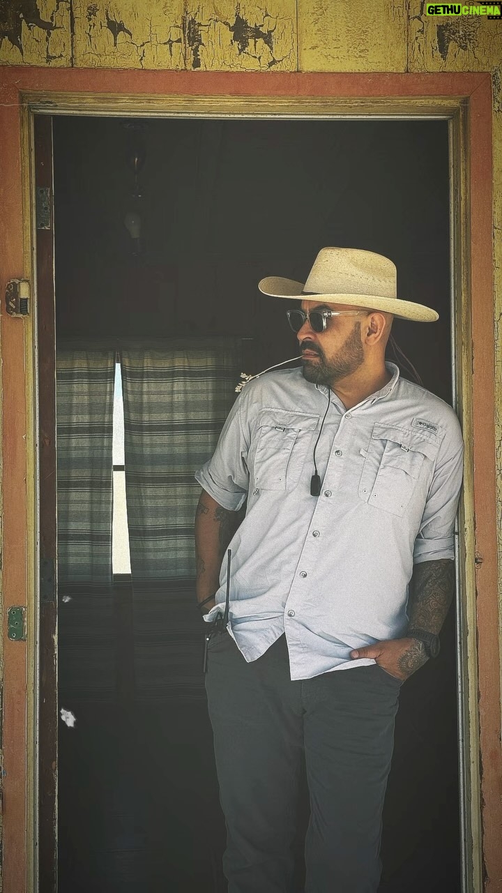 Blake Vaz - 3 Likes - Cuando pienso en sombreros… pienso en “Chavez Hats” @chavez_hats
I don’t always wear hats… but when I do, I make sure it’s a Chavez Hat
Directed by @reneemarcela__
#fakeadvertising #fauxcommercial #brandedfakecontent #chavezhats