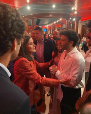 Blas Cantó Instagram - Felicidades por esta iniciativa hermosa. @amplific.arte @julioreyesmusic 

Me ha encantado hablar con SM La Reina Letizia y comprobar en primera persona su compromiso con la salud emocional de tantos jóvenes, hoy en el @teatro_real 

@teo.bok @angelesarboleda @juliadebis @iamsaraabad @joaquina y demás, estuvieron increíbles! 

Gracias Casa Real por tratarnos tan bien, y a todos los colegios que estuvieron allí hoy! Cuando me pasen las fotos oficiales las compartiré con vosotros 💫