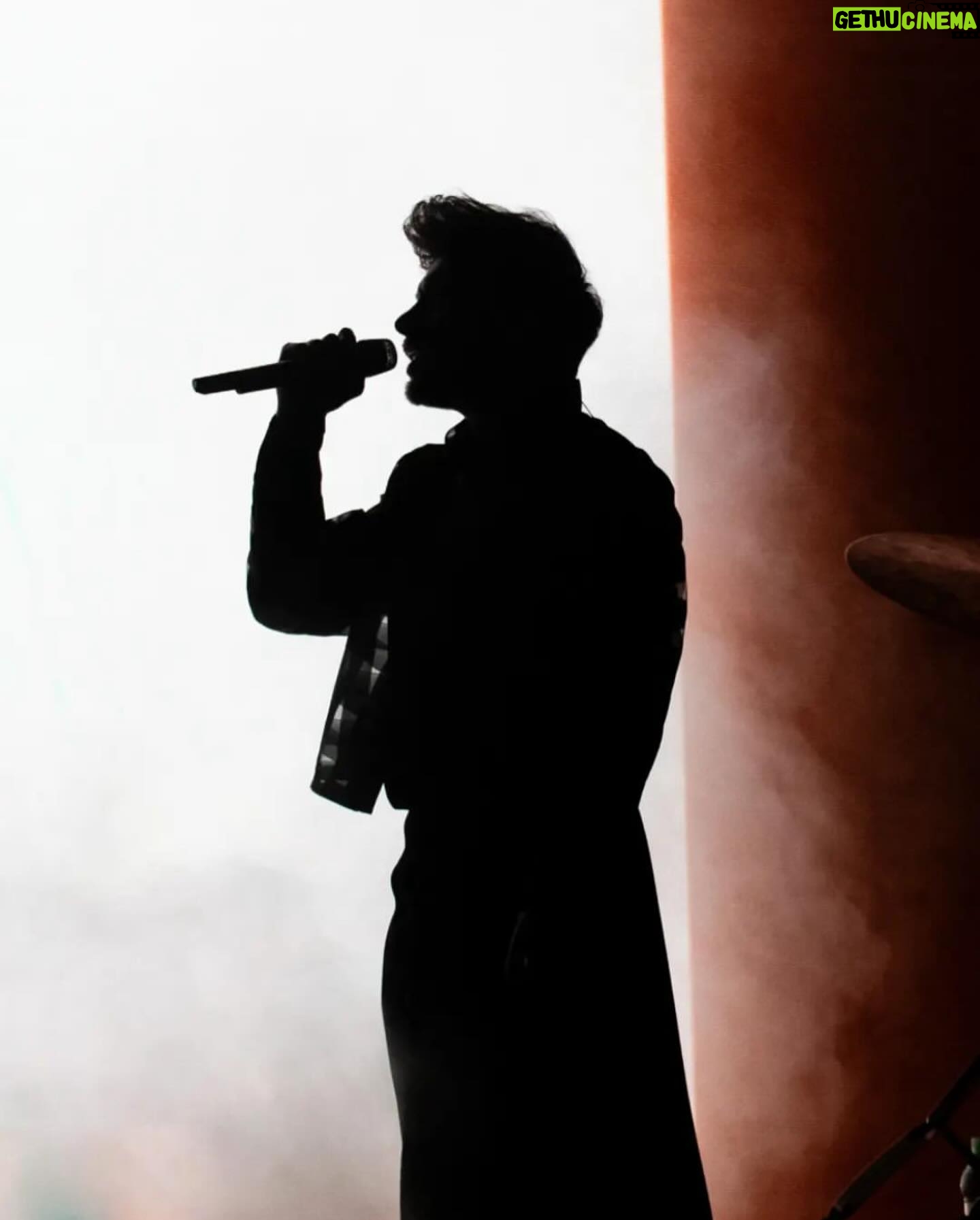 Blas Cantó - 3 Likes - Gracias desde lo más profundo de mi corazón. ♥️ Veros tan cerca en estos conciertos ha sido extraordinario.
Gracias a los artistas que me quisieron acompañar en el concierto de Madrid (@niacorreia, @leroysanchez, @yadamandres, @martasotooficial y @mariaparrado_oficial_) familia, amigos… gracias por acompañarme en este viaje. 🧳 Hasta el infinito 🚀 y más allaaaaaaá 💫