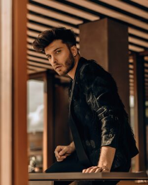 Blas Cantó Instagram - Three years ago, @blascanto_es book was launched with a journey through his artistic career. Many of these photos were taken on the island of Ibiza by @javiergonzalezby . Today we show you our favorites. @iam_creativestudio 

Hace tres años se lanzó el libro de @Blascanto haciendo un repaso sobre su carrera artística con fotografías tomadas por el fotógrafo @javiergonzalezby. Muchas de estas fotos las realizamos en la isla de Ibiza. Hoy os enseñamos nuestras favoritas. 📖📸 @iam_creativestudio