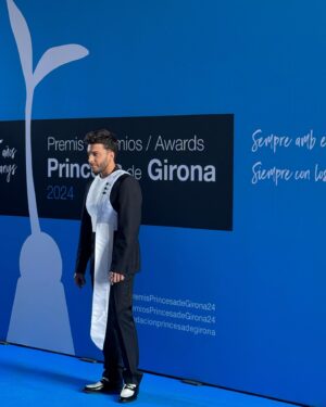 Blas Cantó Instagram - Han sido dos días de locura. Gracias @fundacionprincesadegirona y @casareal.es ❤️ y también @lazurehotel por el detalle que tuvieron con nosotros. Mi acompañante es una REINA @noor.alamarty te quiero 🫶🏻