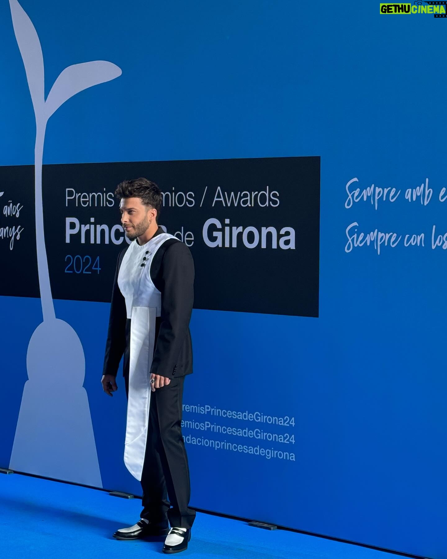 Blas Cantó - 3 Likes - Han sido dos días de locura. Gracias @fundacionprincesadegirona y @casareal.es ❤️ y también @lazurehotel por el detalle que tuvieron con nosotros. Mi acompañante es una REINA @noor.alamarty te quiero 🫶🏻