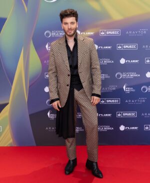 Blas Cantó Instagram - 1, 2 o 3? 🙃

Felicidades @academusica por estos primeros premios. Me encantó formar parte de algo histórico. 💫 @karllagerfeld @jairovilladaj @swarovski