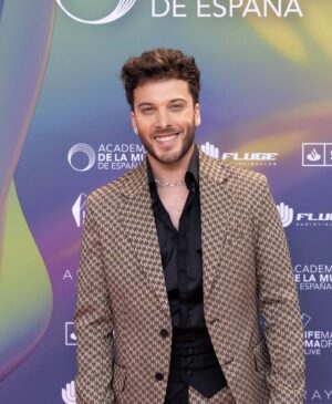 Blas Cantó Instagram - 1, 2 o 3? 🙃

Felicidades @academusica por estos primeros premios. Me encantó formar parte de algo histórico. 💫 @karllagerfeld @jairovilladaj @swarovski