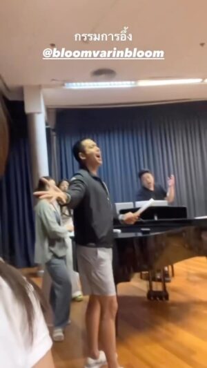 Bloom Varin Instagram - “They both reached for 

DAAAAAAAAAAAAAAAAAAAAAAAAAAAAAAAAA 

AAAAAAAAAAAAAAAAA

AAAAAAAAAAAAAA

GUNNNNNNNNNNNNNNNNNNNNN!!!!!”

#chicagoamusicalvaudeville
