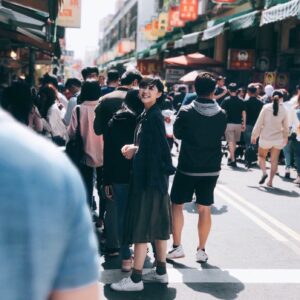 Blue Lan Instagram - 9.28

把青春存放在照片裡，老了才能拿來跟子孫說嘴自己當年多正。

30年後當網路又開始討論那每隔幾年就重複一遍的話題「我的媽媽以前多正？」，想想可開心了吧。

前提是如果那個時候IG還在的話

#將青春存放在照片裡
#將照片存放在虛擬中
#怕
#奇摩家族
#無名小站
#蕃薯藤