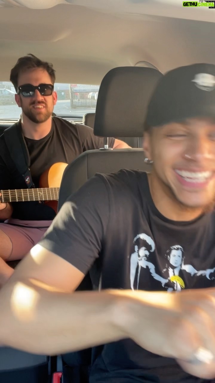 Bluey Robinson - 23.3K Likes - Picked up this hitchhiking musician on my travels and decided to have a little jam. He’s not bad lol @owenfh
Hope you’re all enjoying your #Thursday.
#NoDiggity - #Blackstreet