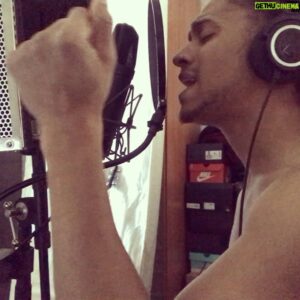 Bluey Robinson Instagram - Lil jam for the gram #JDilla. 🙏🏽 *headphones* for improved vibes 🎧