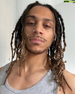 Bluey Robinson Instagram - Shout out my exes and my mum. The only people to ever twist my hair lol🌪🌪🌪