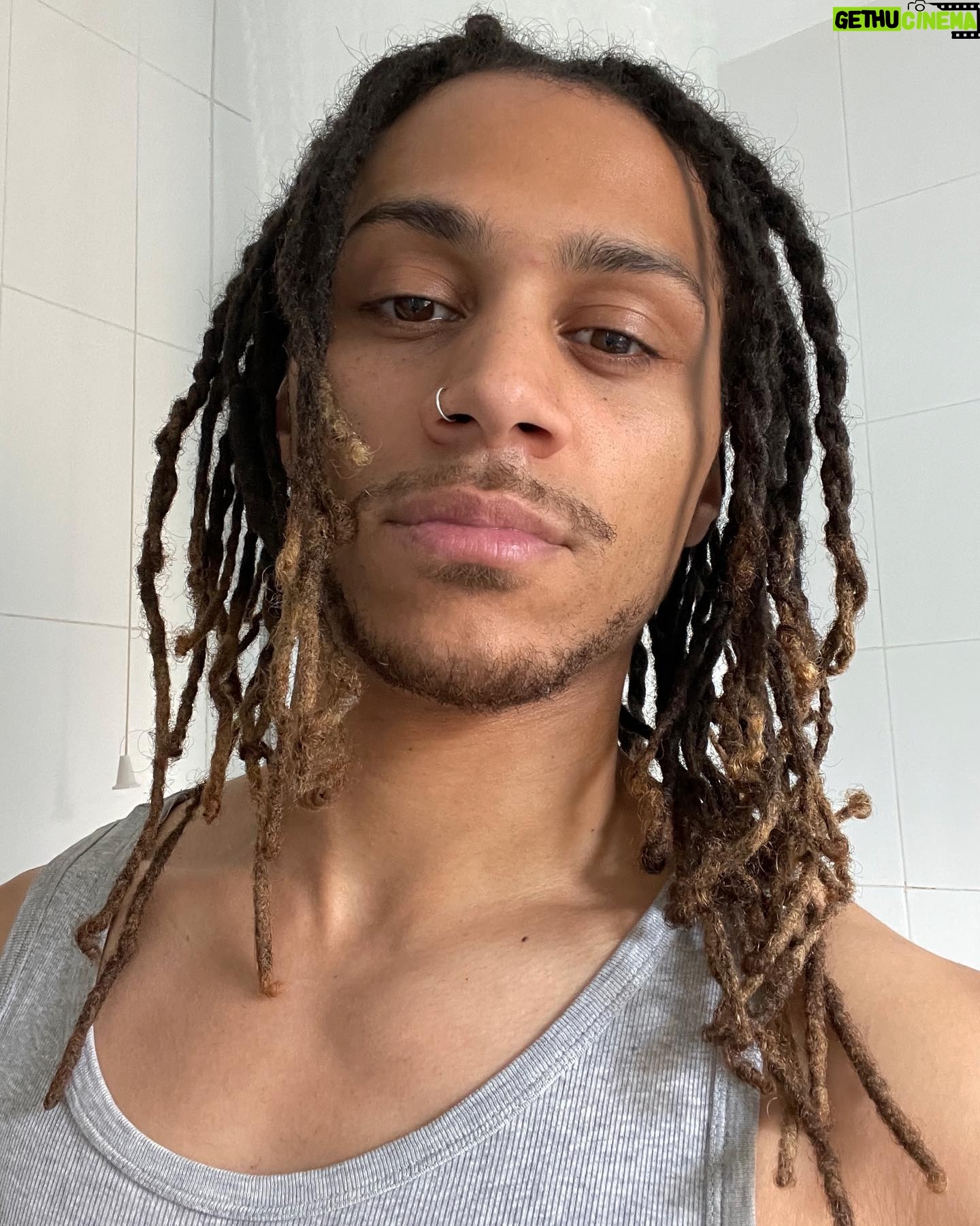Bluey Robinson - 3 Likes - Shout out my exes and my mum. The only people to ever twist my hair lol🌪🌪🌪