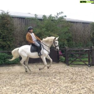 Bluey Robinson Instagram - Ever see a South Londoner on a horse? Been making some new friends lately. Never appreciated how majestic these animals were before. #Blueydakid 🐎