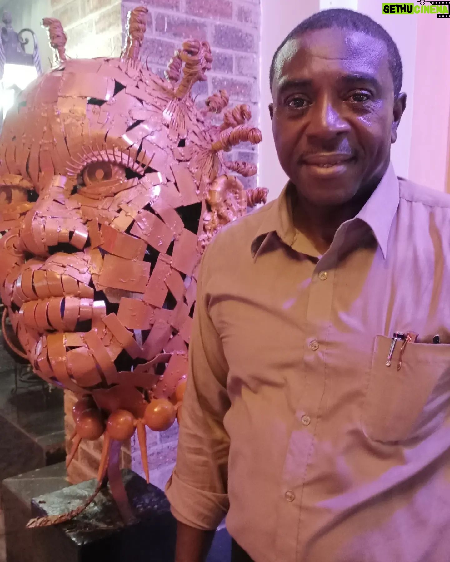 Bob-Manuel Udokwu - 1.2K Likes - African cultural hairdo on display.
By the way, it's metal art work.
Isn't it exquisite?!
