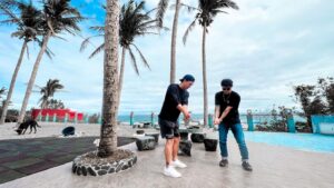 Bobby Dou Instagram - 一個花東一條線的旅程
一起玩耍
一起遛小孩
有人放電
有人充電
輕輕鬆鬆
沒有眉角的小日子
真實且舒服
充實也快樂
迎接新年的節奏
謝謝長輩們的疼愛

#2024 
#龍歡喜 
#口袋名單get✔️ 
#野獸派教養