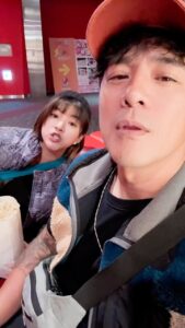Bobby Dou Instagram - 會不會又有阿北說我帶妹子看電影

#科幻迷
#老夫少女妻
#早場電影 
#爆米花