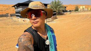 Bobby Dou Instagram - 有點回到小時候那種旅行的節奏
這次跟著玩很大一起飛行
繼上一次 #紐西蘭玩很大 後
又一次
驚險刺激
去了一個
我做夢也沒想到的國度
一群亦師亦友的人
一下子對手一下子朋友
很有創意
快樂是自找的
找到了後就無限可能
笑到掩面神經錯亂
肌耐力耗盡這樣
#玩很大九週年
@mr.player.tw 
@circuskidd 
@hsieh_kunda 
@alan_kuoyoluan 
@zuweiii_ 
@starsyeh 
@hsyan0625 
@meigo.c