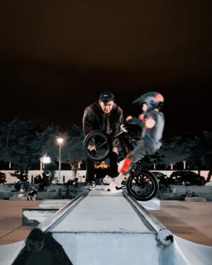 Bobby Dou Instagram - 又出門感受人生觀了
然後回家在跟他們分享
我們家好像一直都這樣
我回來說一路上遇到的故事
他們分享學校的點滴
然後我們就像朋友一般的到處玩耍
小弟弟還在馴狗的年紀
褔哥已經到了馴馬的日子
然後他們不是訓練員
他們是被馴化的動物
我就是那個訓練員
而媽媽 @iamwei2 是心靈雞湯
不只是他們的
也是我的
我們彼此都是吧⋯⋯

#快樂是自找的 
#沒有很厲害才開始要有開始才會很厲害 
#抱抱的魔力
#小竇家
#野獸派教養