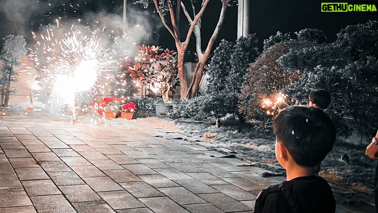 Bobby Dou - 2.4K Likes - 一個花東一條線的旅程
一起玩耍
一起遛小孩
有人放電
有人充電
輕輕鬆鬆
沒有眉角的小日子
真實且舒服
充實也快樂
迎接新年的節奏
謝謝長輩們的疼愛
#2024
#龍歡喜
#口袋名單get✔️
#野獸派教養