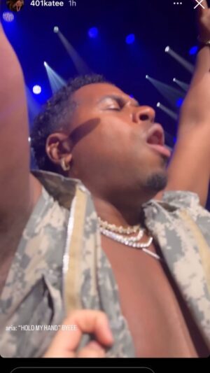 Bobby V Instagram - Come get up close & personal with me ❤️😍
#bobbyv #reallove ❤️👑👑