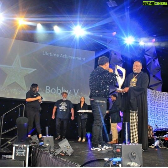 Bobby V - 9.6K Likes - #thankyou @bronnerbros for honoring me with a #lifetime achievement award!šš½
#thankful #birthday #pisces