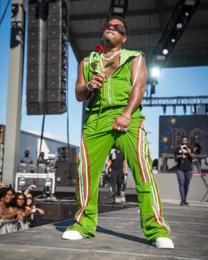 Bobby V Instagram - #dallas was crazy packed for the #tacosandtequlia 
#festival thank yall 4 the #love ❤️#texas #bobbyv
#valentino
📸 @only.kamz 
Designer @designerenochmusace