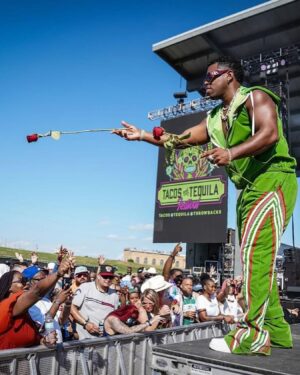 Bobby V Instagram - #dallas was crazy packed for the #tacosandtequlia 
#festival thank yall 4 the #love ❤️#texas #bobbyv
#valentino
📸 @only.kamz 
Designer @designerenochmusace
