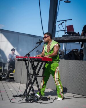 Bobby V Instagram - #dallas was crazy packed for the #tacosandtequlia 
#festival thank yall 4 the #love ❤️#texas #bobbyv
#valentino
📸 @only.kamz 
Designer @designerenochmusace