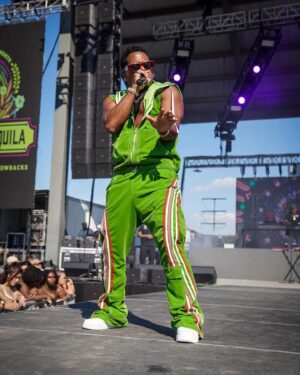 Bobby V Instagram - #dallas was crazy packed for the #tacosandtequlia 
#festival thank yall 4 the #love ❤️#texas #bobbyv
#valentino
📸 @only.kamz 
Designer @designerenochmusace