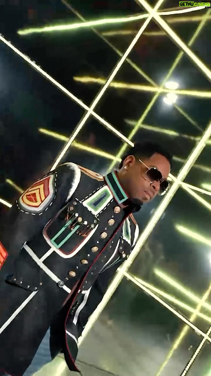 Bobby V - 11.6K Likes - I gotta stay fly š¦
New #BobbyV #live #album out May 29th!!!
Link in bio !!!!
Real R&B