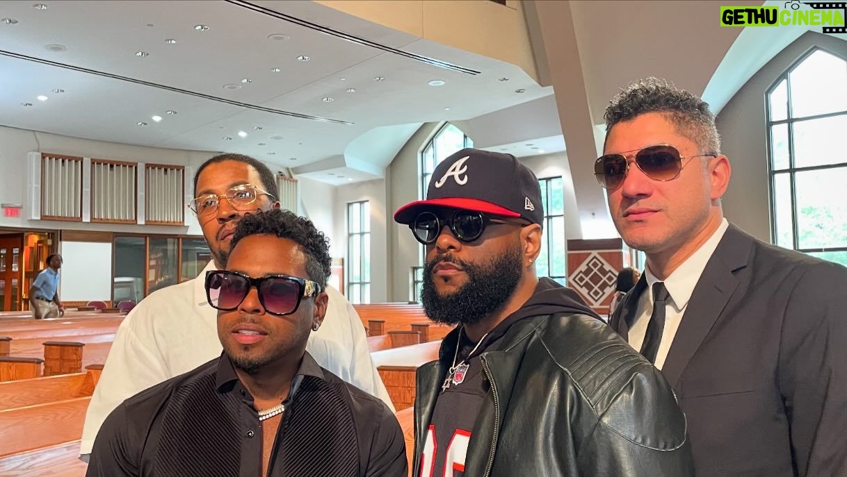 Bobby V - 19.1K Likes - What a blessing to sing with my brothers
@mistaboyz today!
#ricowade co produced our biggest song and was a person that was selfless, creative & a visionary!
He taught us as teenagers about the importance of live instrumentation real music & most importantly the business of music!
We love you , thank you & appreciate you šš½
Long live #RicoWade #dungeonfamily #blackberrymolasses #mista