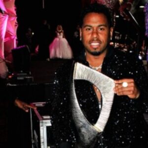 Bobby V Instagram - #thankyou @bronnerbros for honoring me with a #lifetime achievement award!🙏🏽

#thankful #birthday #pisces