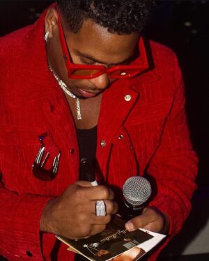 Bobby V Instagram - Been on the road all 23!
24 ain’t no different!❤️
#specialoccasion ❤️🥰