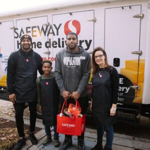 Bobby Wagner Instagram - I want to thank @safeway for their recent partnership. With Safeway’s support I was able to continue my mission to help those in need, by packing and delivering meals to the @LIHIhousing encampment sites to ensure no-one goes without a meal.‬