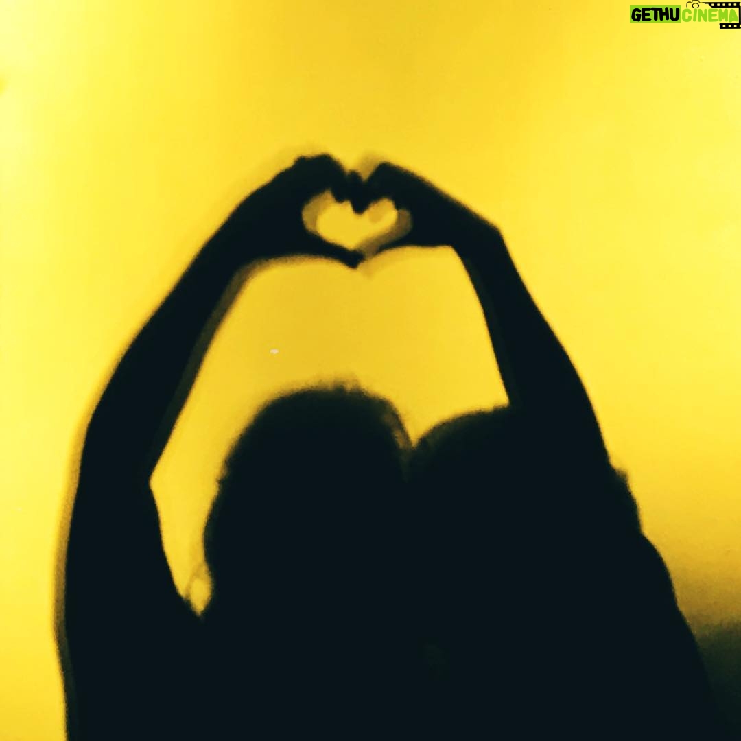 Bolli - 1.9K Likes - Te echaremos de menos, pared amarilla 💛