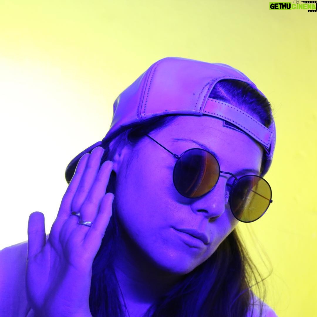Bolli - 2.4K Likes - Háblale a la mano
