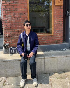 Bong Tae-gyu Instagram - 이렇게 나와서 마당에 있는 나무와 이끼에 물을 주고, 휴… 점심 먹으러.. 🫠🌱😮‍💨