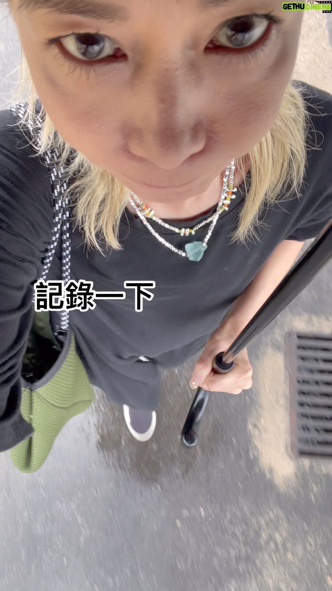 Bonnie Chiu Hok-Yee - 3 Likes - ☺️
平時各有各搭
第一次一齊搭
Sun Sin🤭