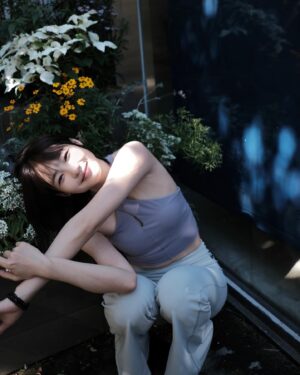 Bonnie Wang Instagram - 當我願意踏上瑜伽墊，
覺知的旅程就開始了。

感謝自己的身體，
接受它並且相信它，
我的身體就是最好的老師。

@macaca_official 
📷 @sherrytheme_