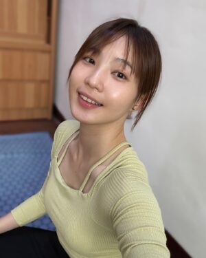 Bonnie Wang Instagram - 💦 
#凡路過的必開出花 

🧘‍♀️#yoga