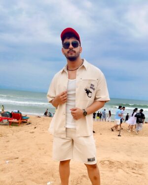 Bonny Sengupta Instagram - Goa wale beach mein ✌🏻🌊🏝️☀️🧜🏻‍♂️🧋

Swipe left for more <-

#goa #beach #good #vibes #only