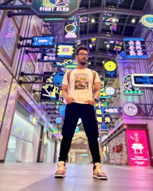Bonny Sengupta Instagram - Just flaunting my Jordan’s 😂👟👟😍

#love #for #shoes #travel #photoshoot #dubai🇦🇪 #mall #amazing #place #to #be