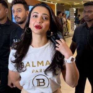 Bonny Sengupta Instagram - মির্জার প্রিমিয়ারে বনিকে খুঁজে পেলো না কৌশানী ♥️
#mirza #bonny #koushani