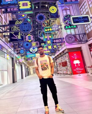 Bonny Sengupta Instagram - Just flaunting my Jordan’s 😂👟👟😍

#love #for #shoes #travel #photoshoot #dubai🇦🇪 #mall #amazing #place #to #be