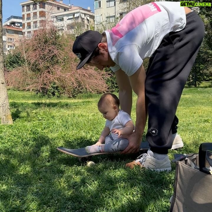 Bora Akkaş - 17.4K Likes - Mutlu Bayramlar🌹