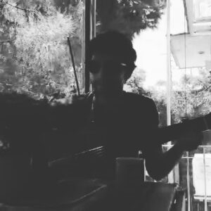 Bora Cengiz Instagram - Geçen sene bugün, çok genç yaşta kaybettiğimiz #onurcanozcan kardeşimizi kendi şarkısıyla anıyorum. Mekanı cennet olsun 🙏🏻